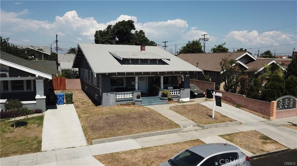 1027 W 46th Street Property Photo 2