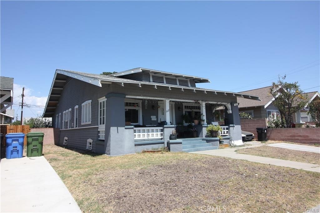 1027 W 46th Street Property Photo 3