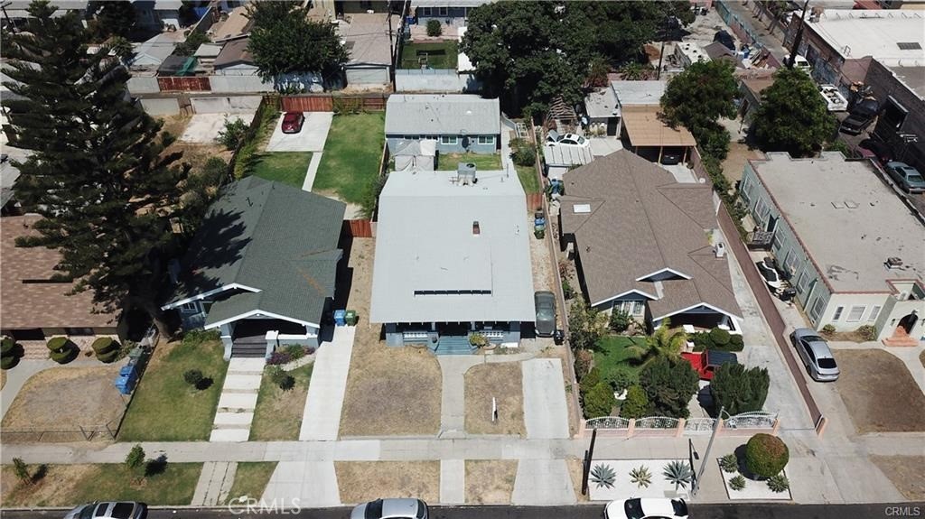 1027 W 46th Street Property Photo 8