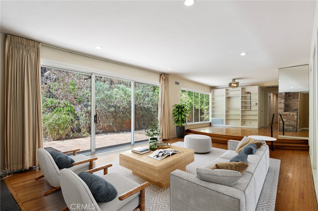 1601 Stone Canyon Road Property Photo 5