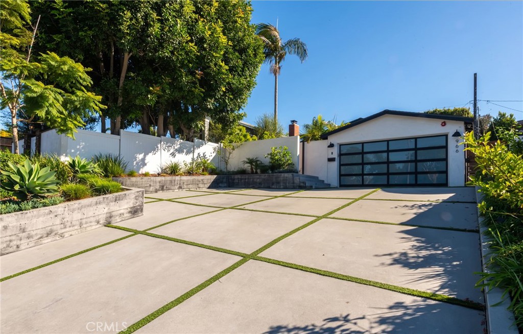 966 Rosecrans Avenue Property Photo 1