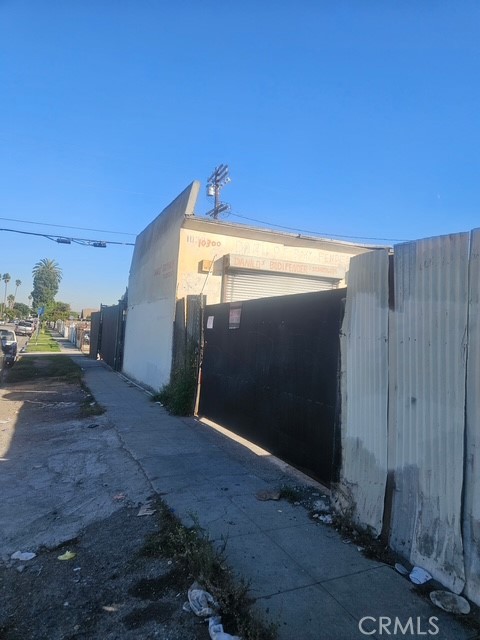 10300 S Main Property Photo 2