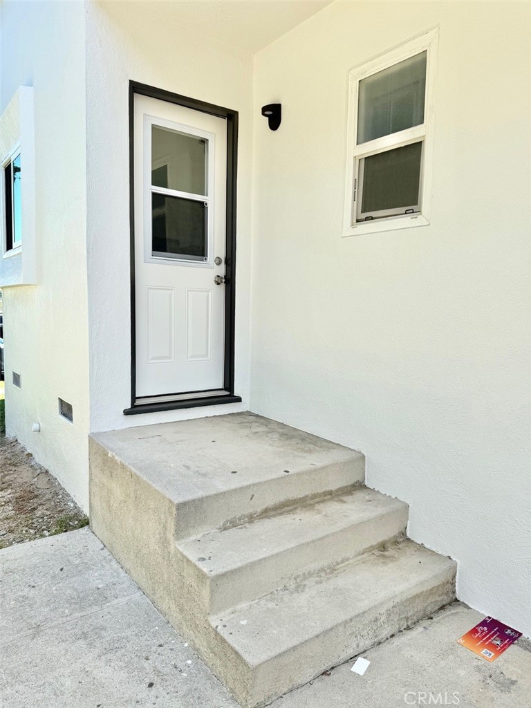 1112 E Imperial Avenue Property Photo 4