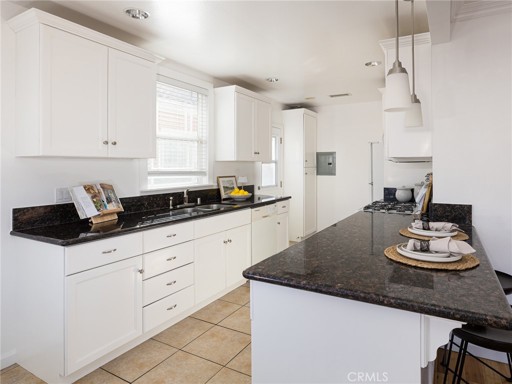 3211 Cattaraugus Avenue Property Photo 10