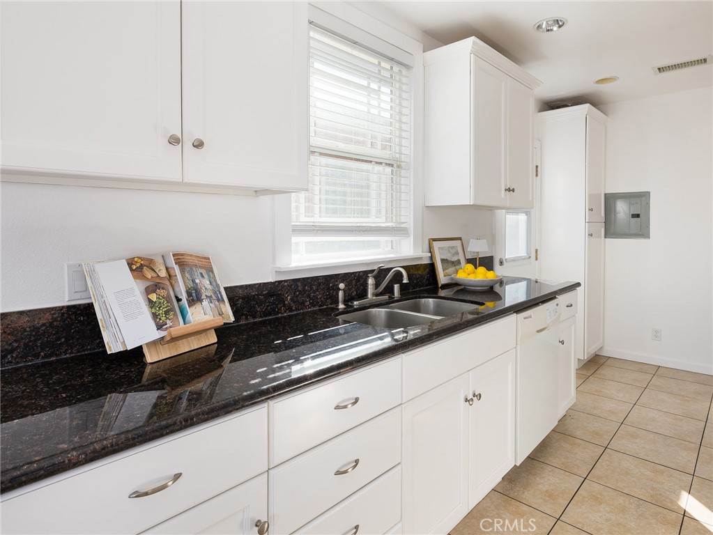 3211 Cattaraugus Avenue Property Photo 11
