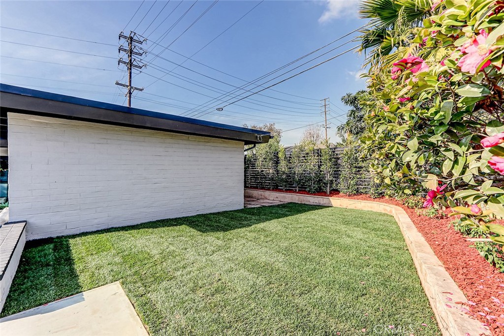 876 Center Street Property Photo 18