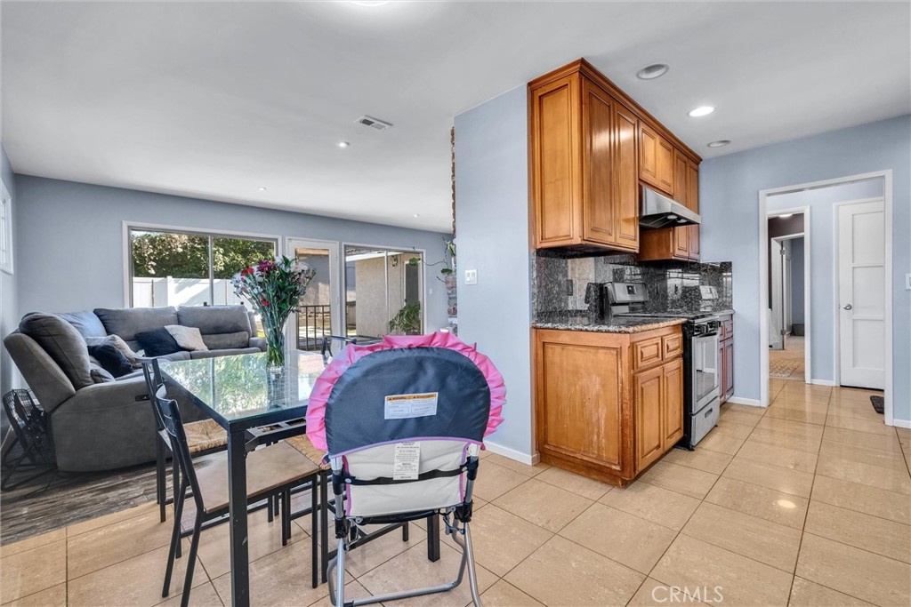 1218 S Wycliff Property Photo 11