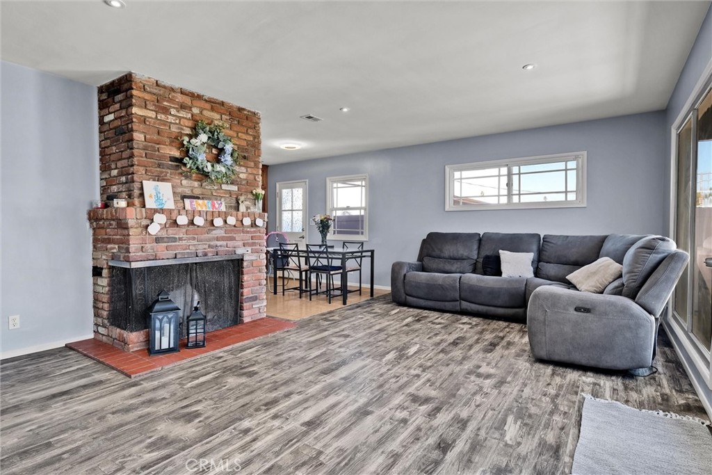 1218 S Wycliff Property Photo 16