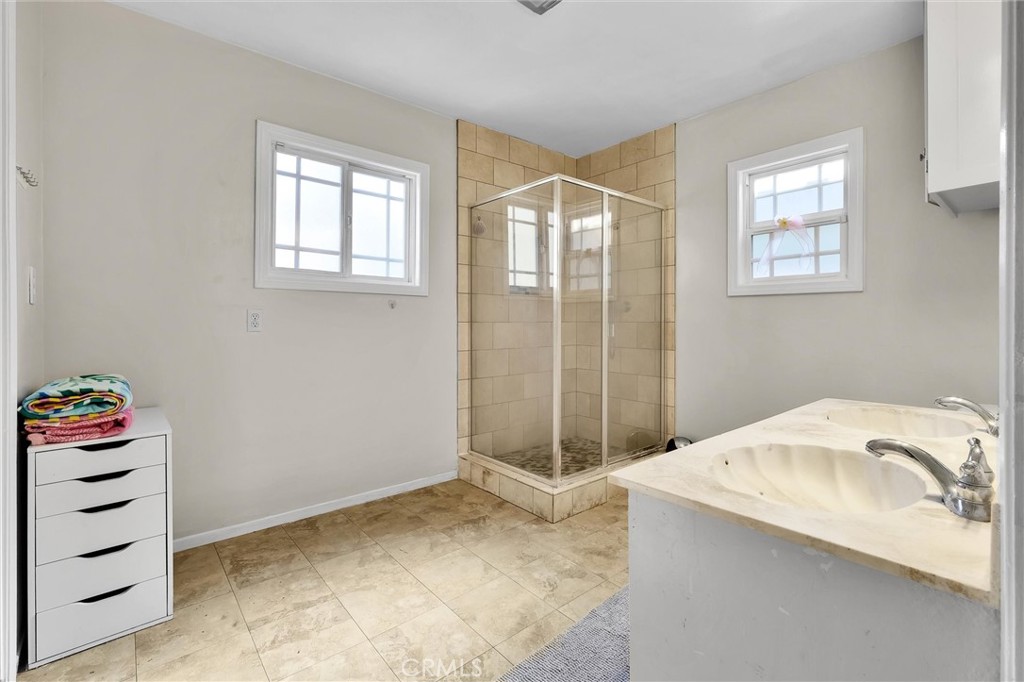 1218 S Wycliff Property Photo 28