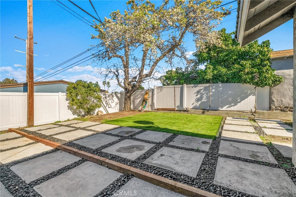 1218 S Wycliff Property Photo 33