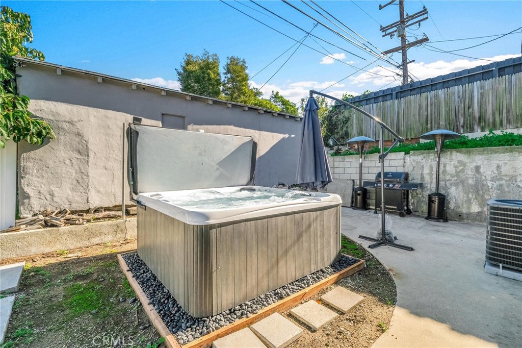 1218 S Wycliff Property Photo 37