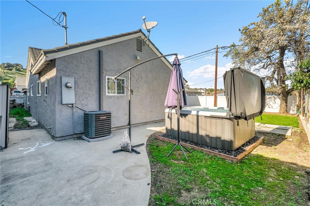 1218 S Wycliff Property Photo 40