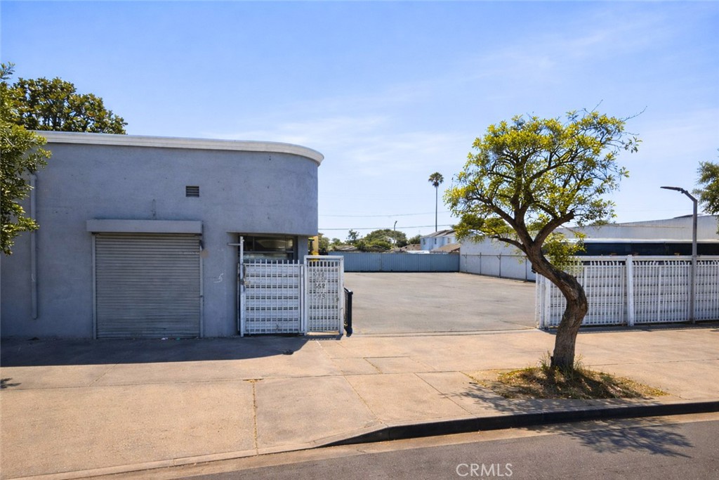 644 E Manchester Property Photo 1