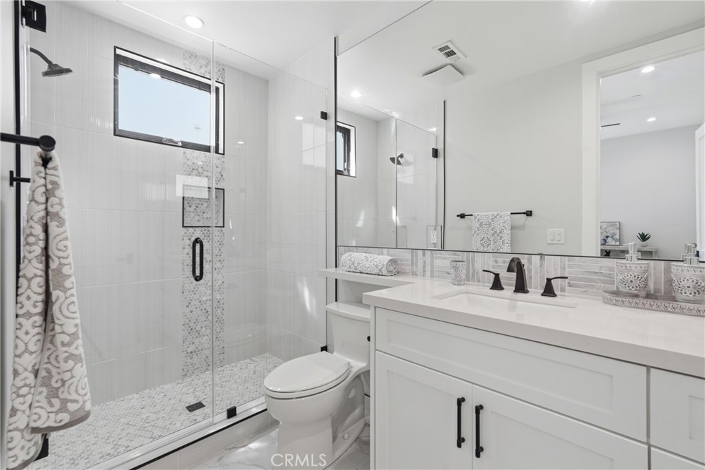 1612 Gates Avenue Property Photo 17