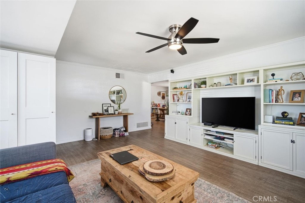 6443 Gross Avenue Property Photo 4