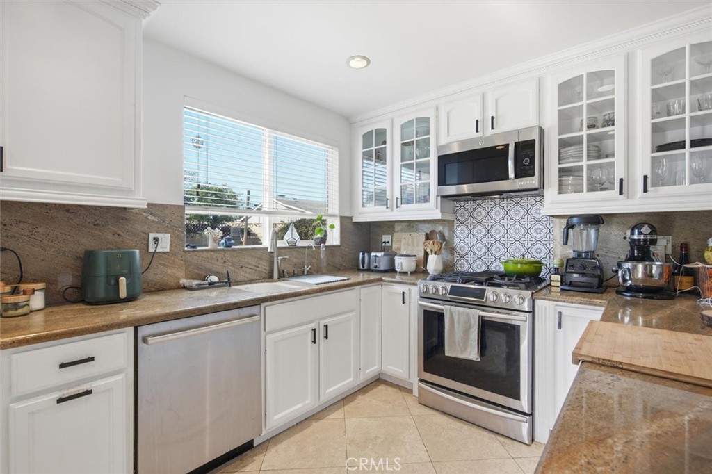 6443 Gross Avenue Property Photo 8