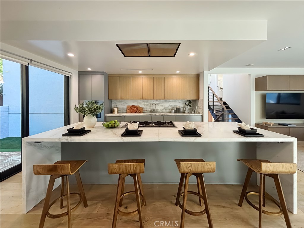 9844 Wanda Park Property Photo 4