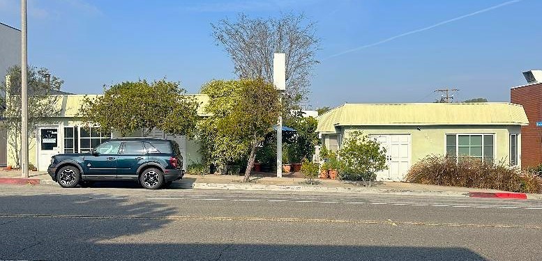 947 Manhattan Beach Property Photo 2