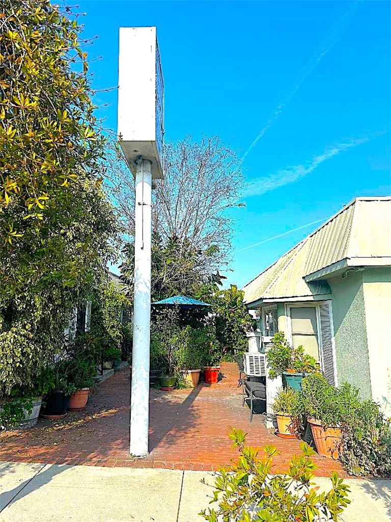 947 Manhattan Beach Property Photo 15