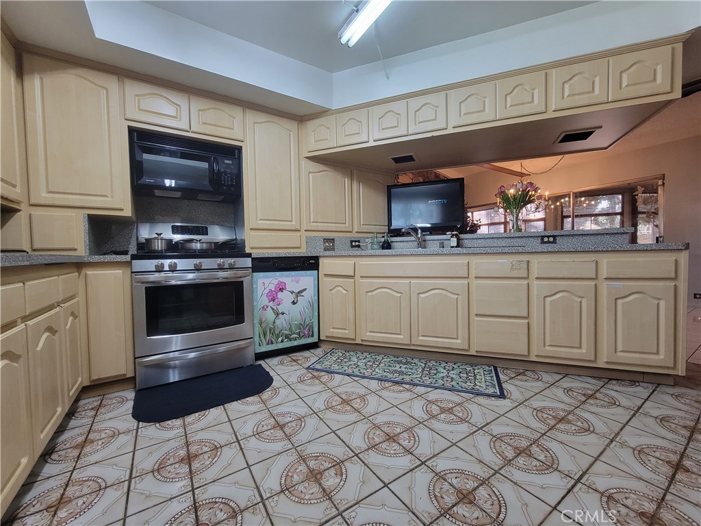 7015 N Atlantic Place Property Photo 9