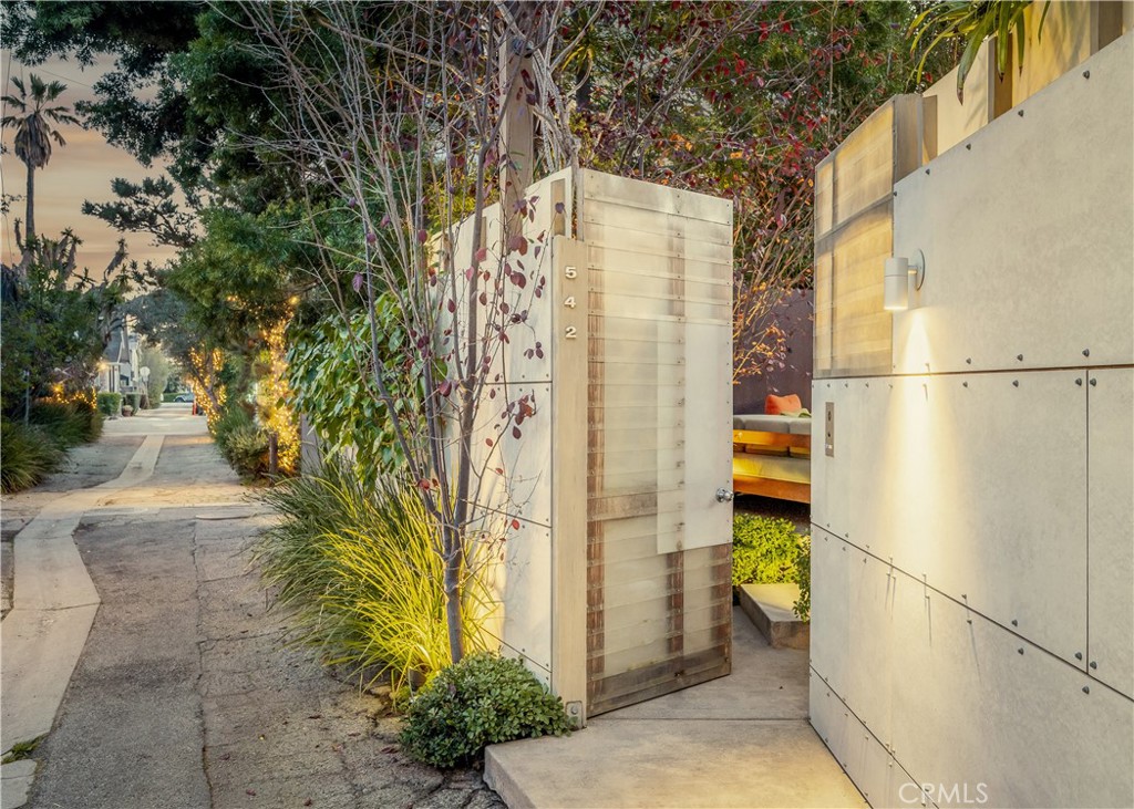 542 Altair Place Property Photo 6