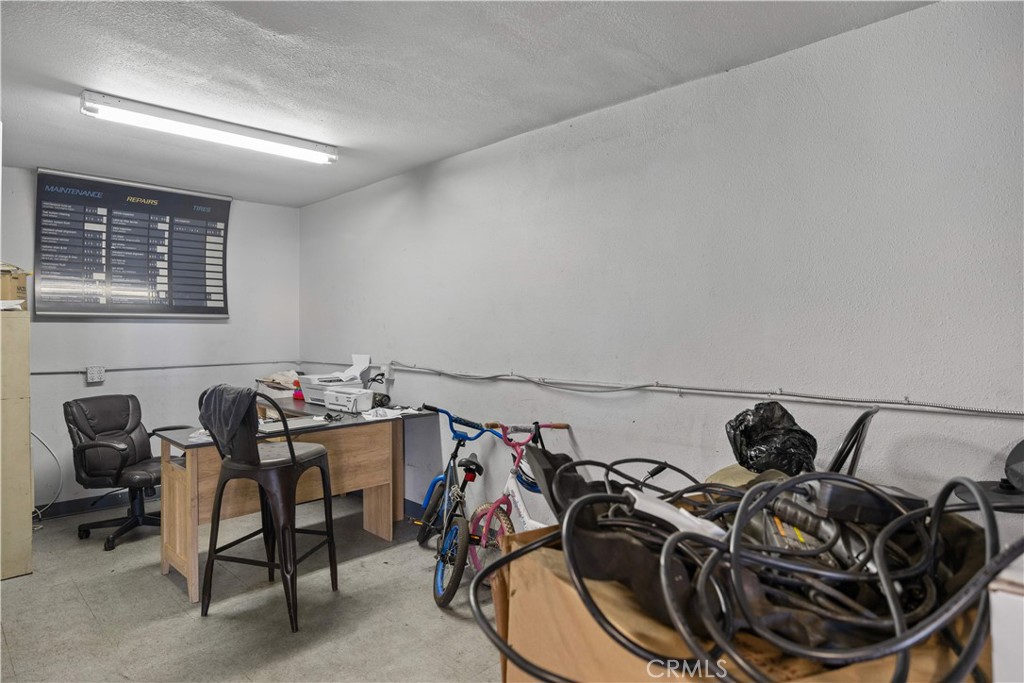 3846 W Imperial Property Photo 8