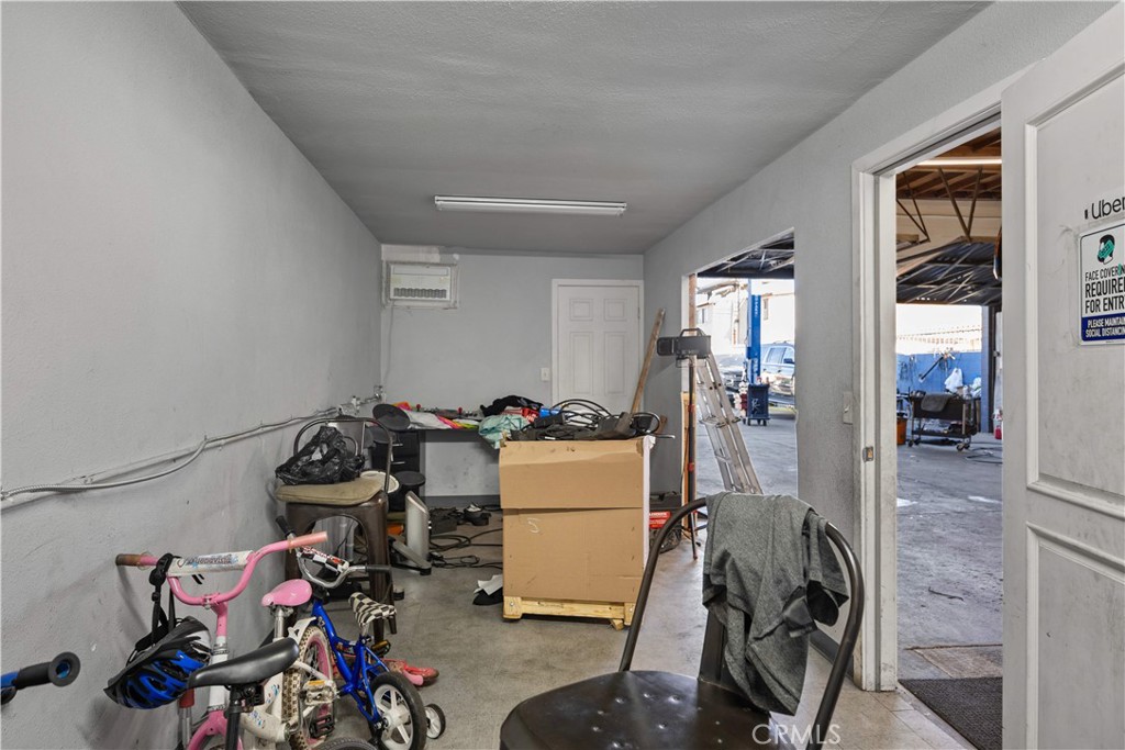 3846 W Imperial Property Photo 9