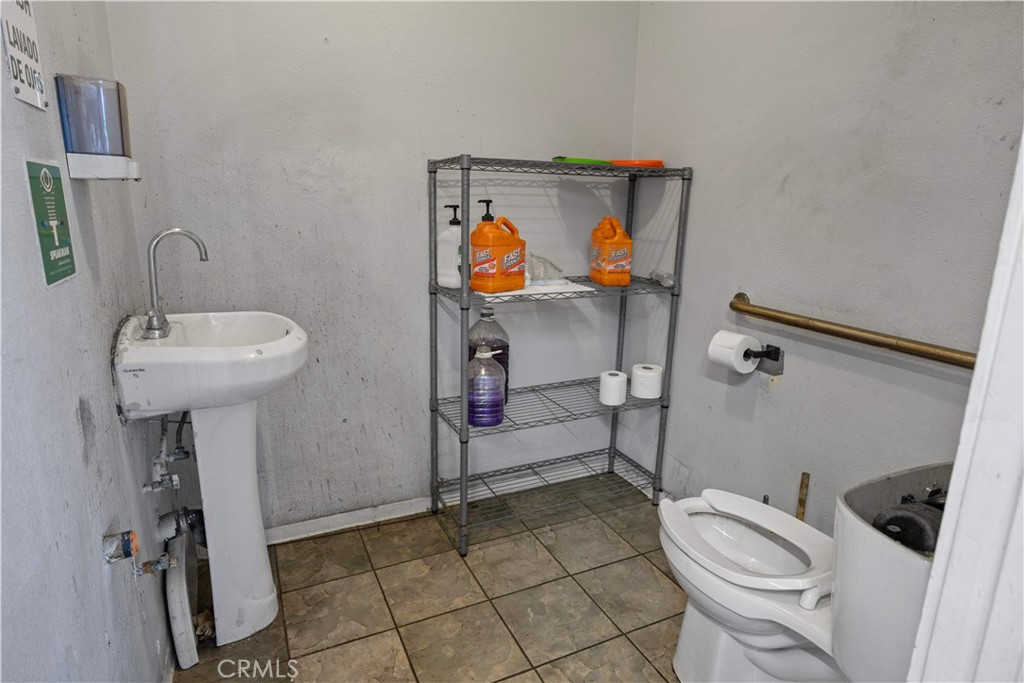 3846 W Imperial Property Photo 10