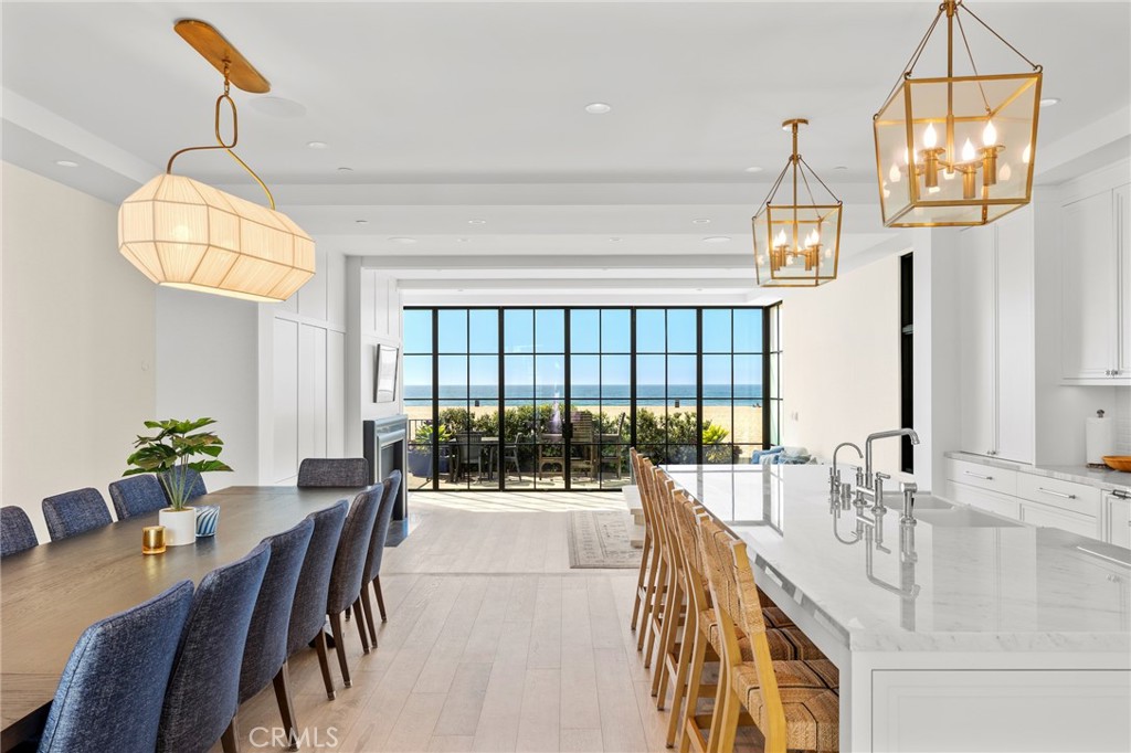 2428 The Strand Property Photo 2
