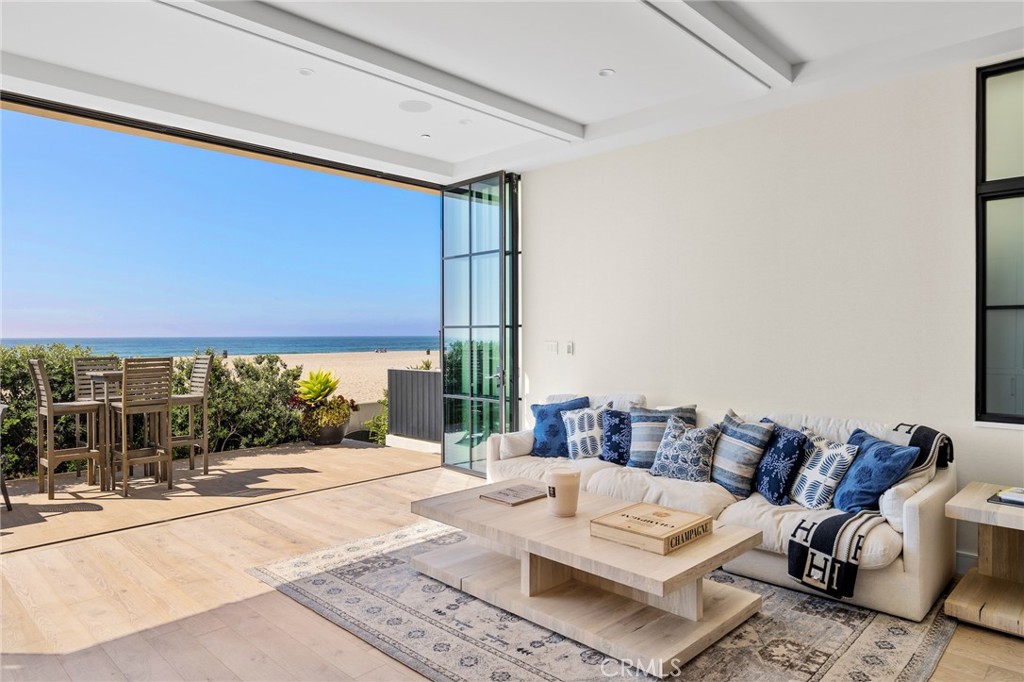 2428 The Strand Property Photo 3