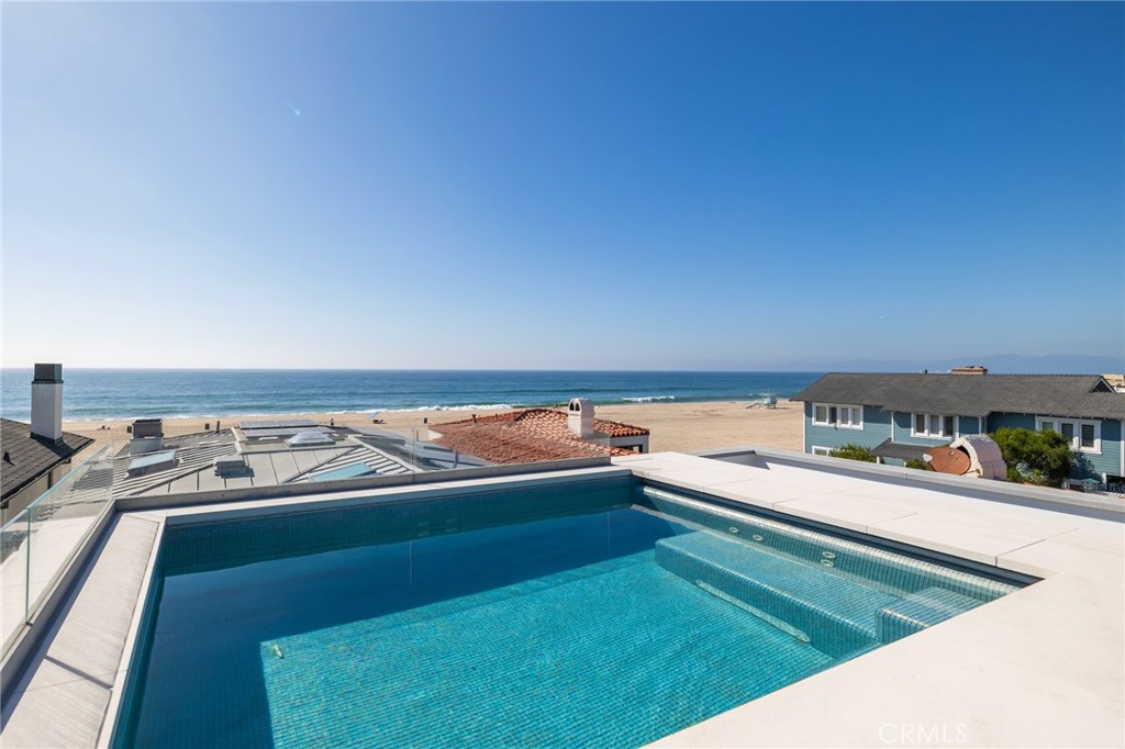 2428 The Strand Property Photo 6