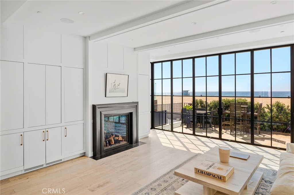 2428 The Strand Property Photo 8