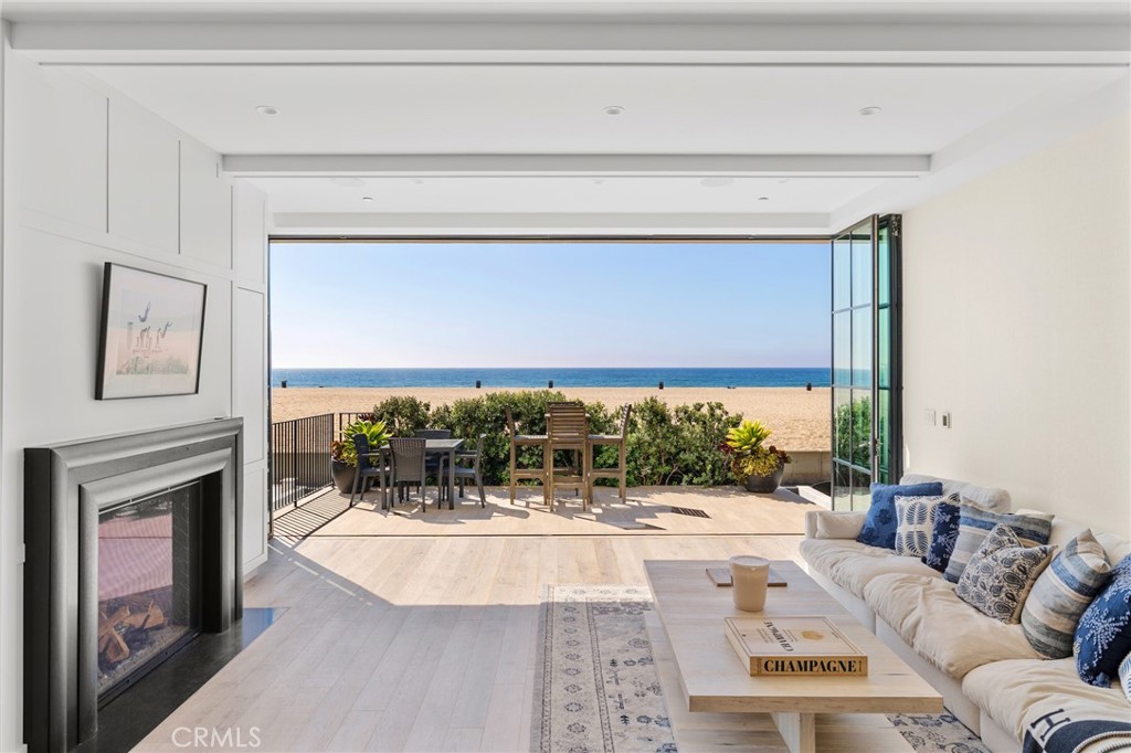 2428 The Strand Property Photo 9