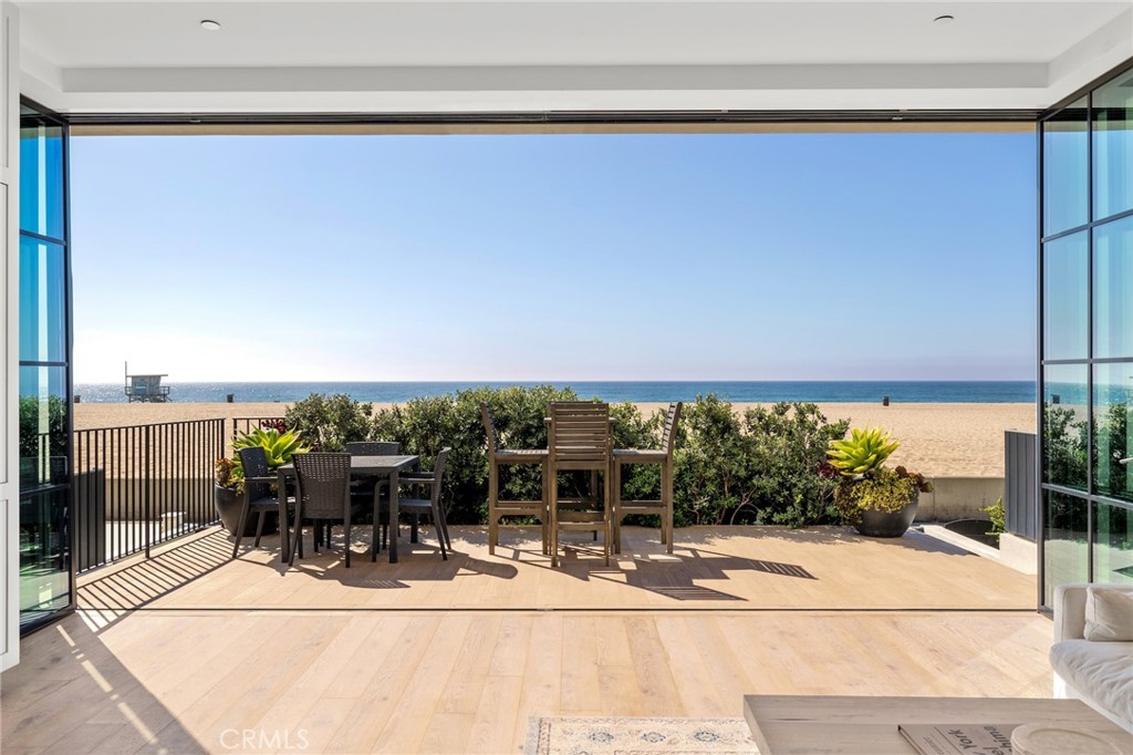 2428 The Strand Property Photo 10