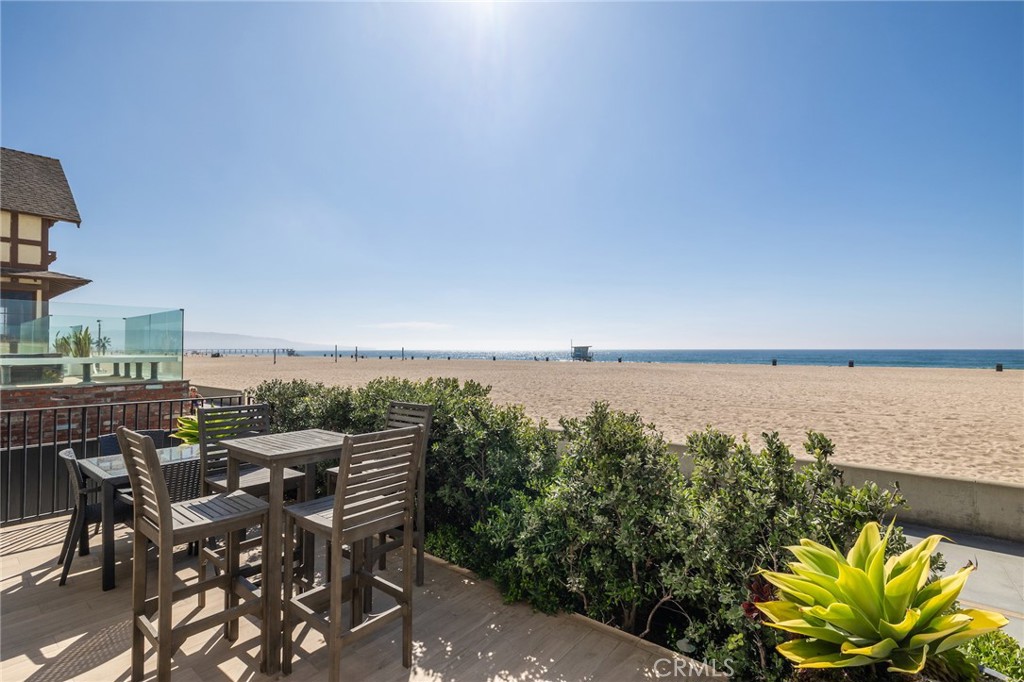 2428 The Strand Property Photo 11