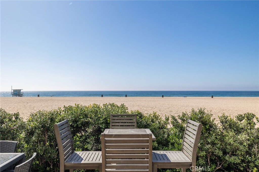 2428 The Strand Property Photo 12