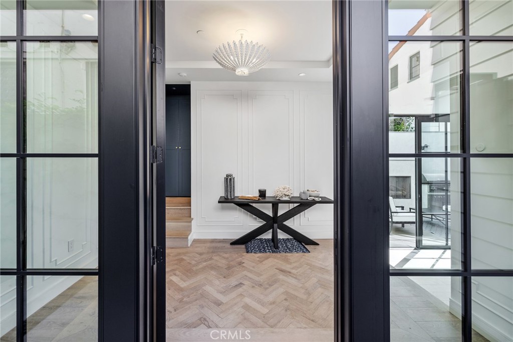 2428 The Strand Property Photo 14