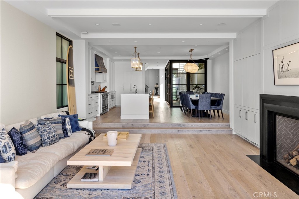 2428 The Strand Property Photo 16