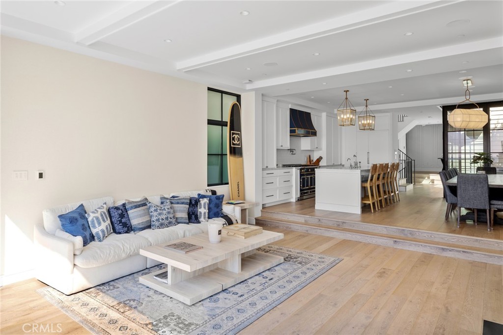 2428 The Strand Property Photo 18