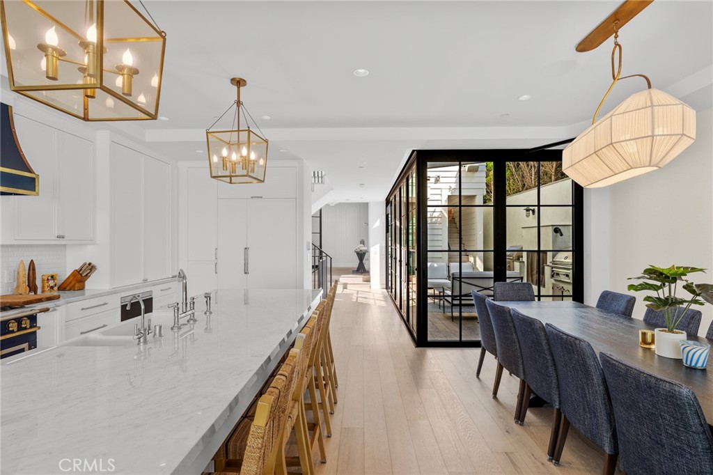 2428 The Strand Property Photo 23