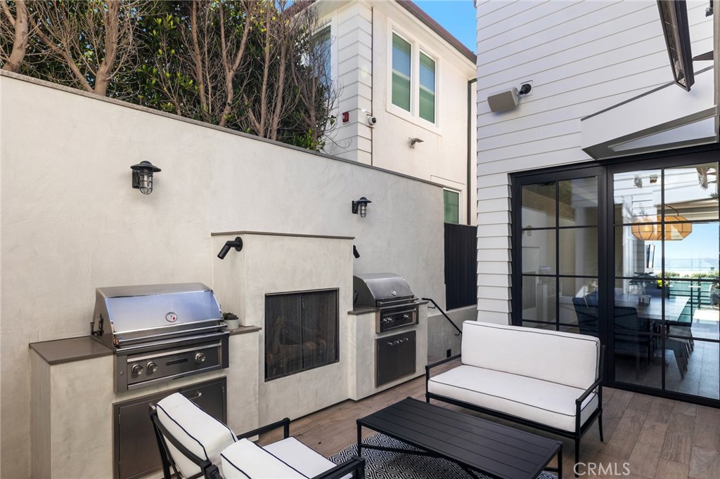 2428 The Strand Property Photo 25