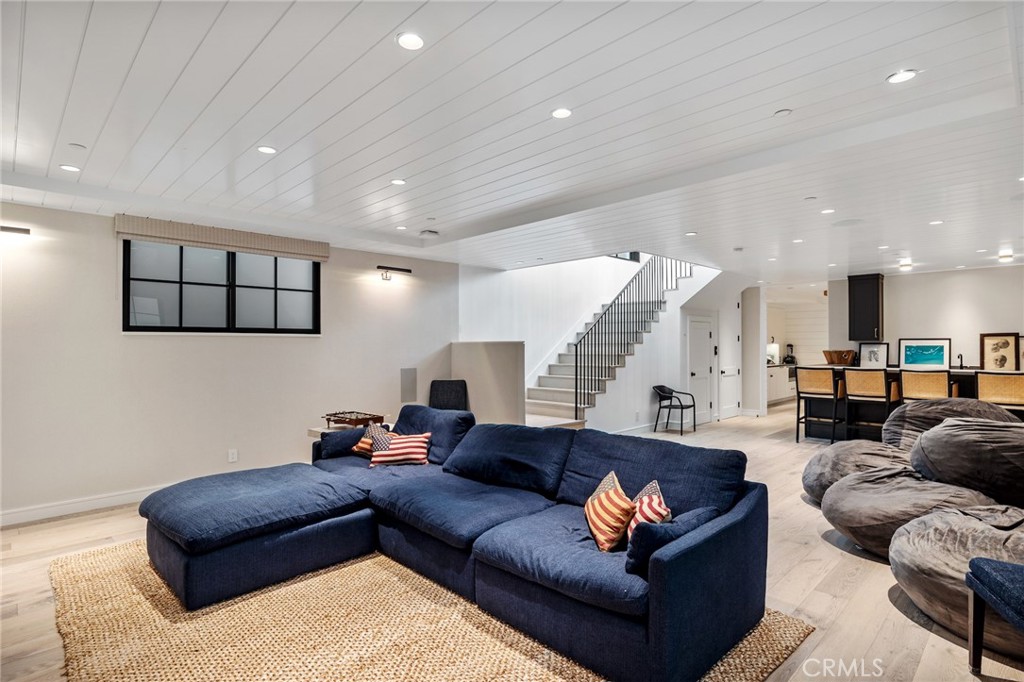 2428 The Strand Property Photo 29