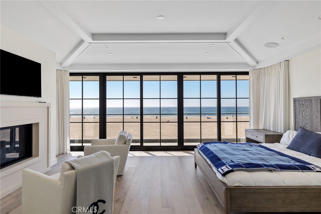 2428 The Strand Property Photo 37