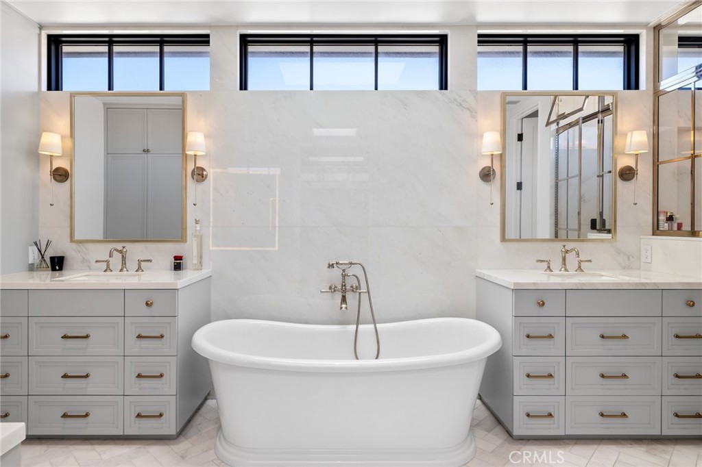 2428 The Strand Property Photo 41