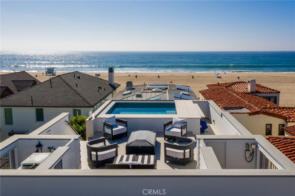 2428 The Strand Property Photo 45