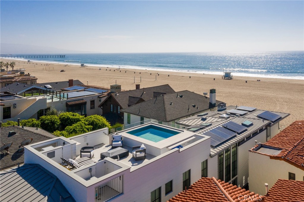 2428 The Strand Property Photo 46