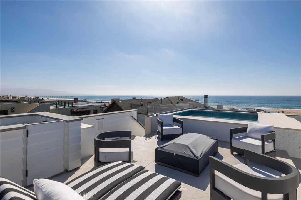 2428 The Strand Property Photo 47
