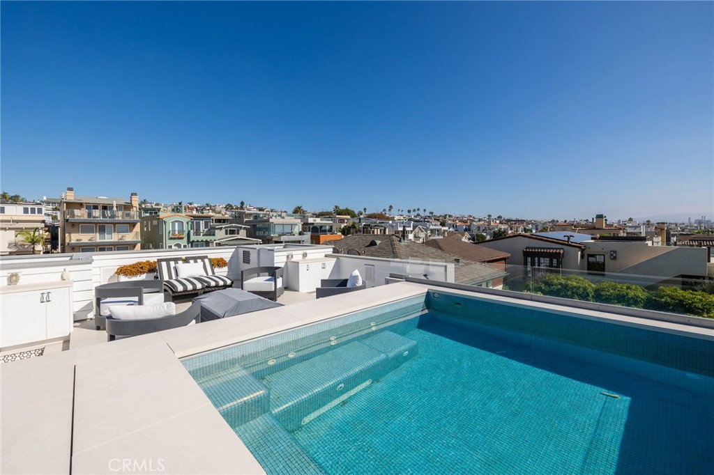 2428 The Strand Property Photo 49