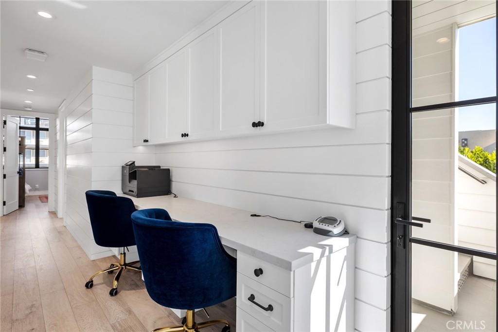 2428 The Strand Property Photo 50
