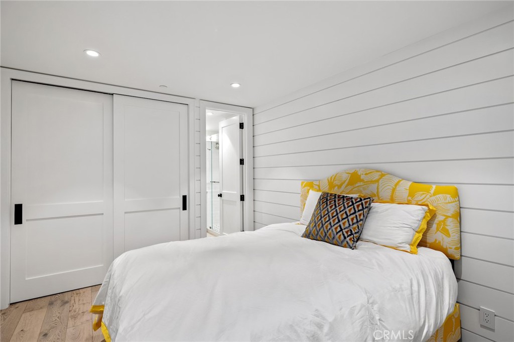 2428 The Strand Property Photo 53